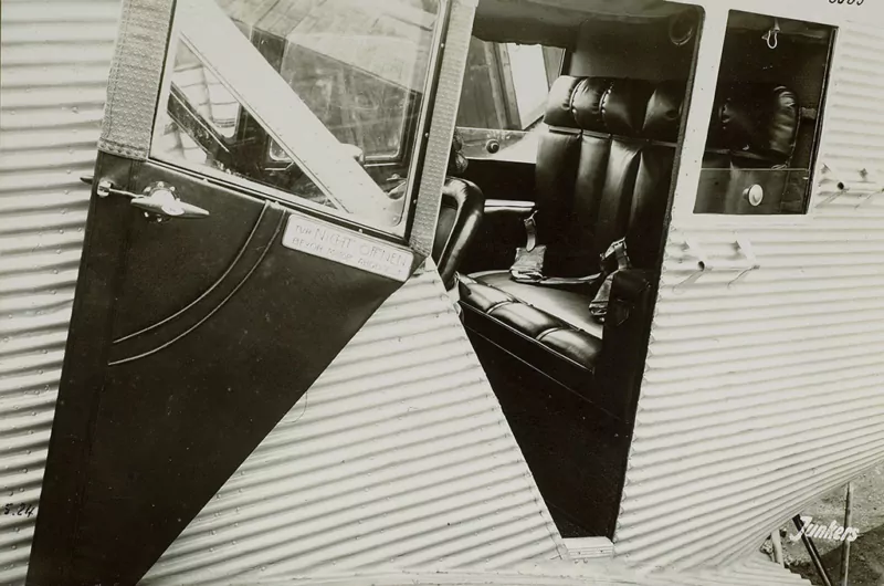 Eine historische Aufnahme von den Sitzen eines alten Junkers F13 Flugzeugs